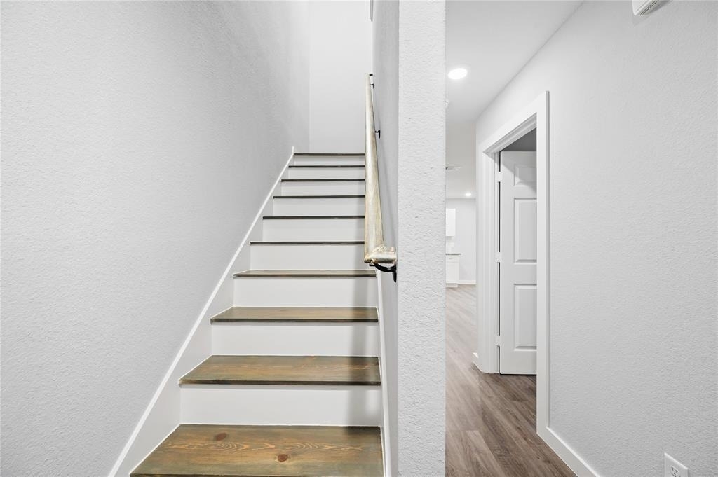 8215 Crestview Drive - Photo 12