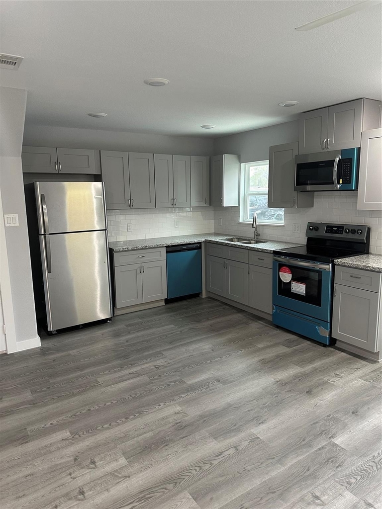 8215 Crestview Drive - Photo 6