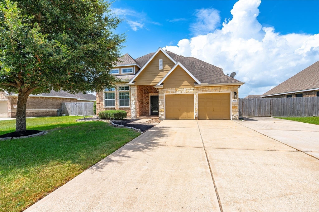 9611 Indian Trail - Photo 0