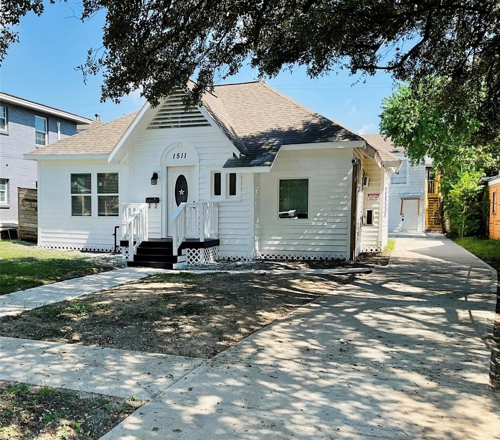 1511 Scharpe Street - Photo 1