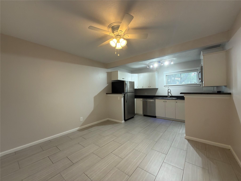 1502 Heights Boulevard - Photo 3