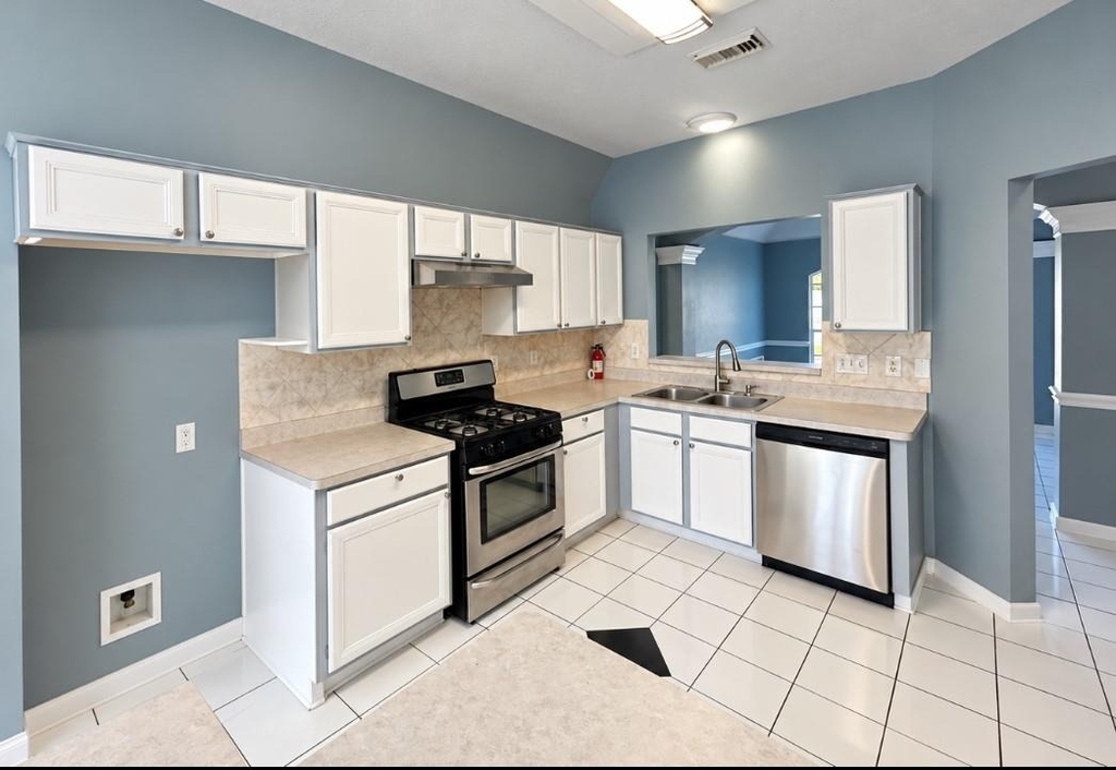 13618 Sablegrove Lane - Photo 10