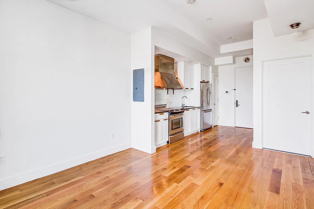 55-27 Myrtle Avenue - Photo 4