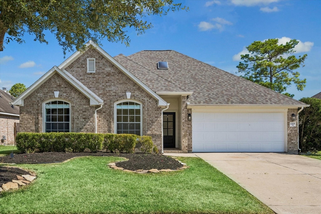1205 Pine Field - Photo 0