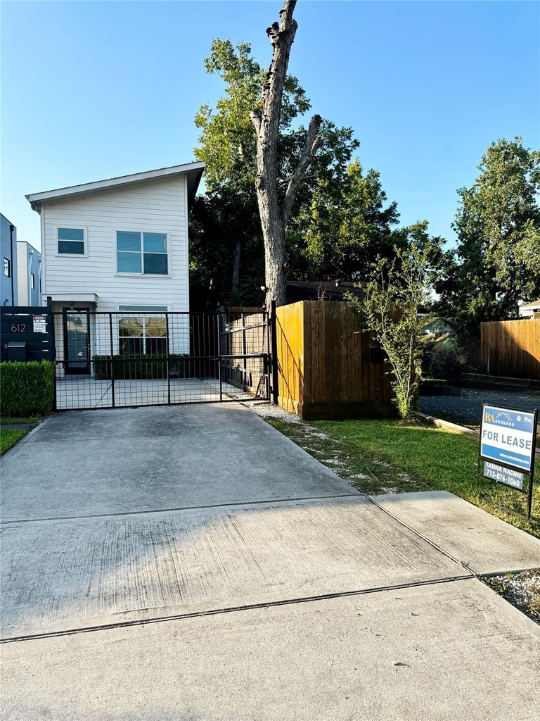 612 E 29th Street - Photo 2