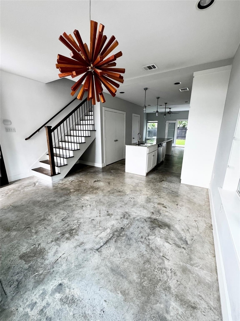 612 E 29th Street - Photo 4