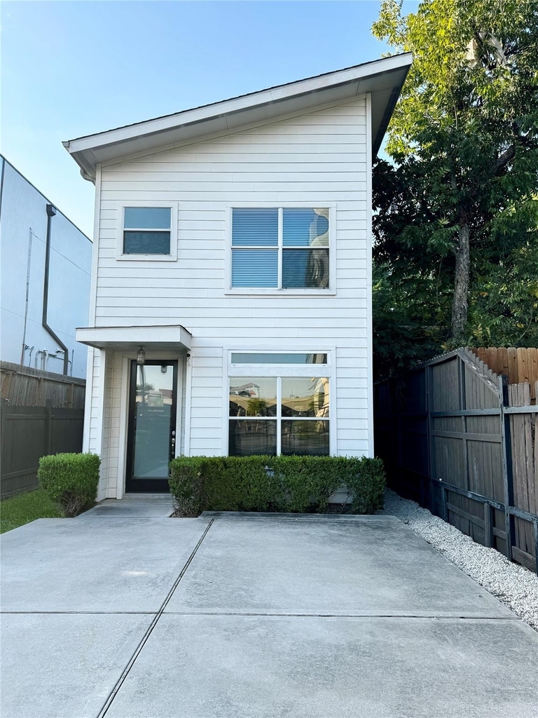 612 E 29th Street - Photo 1