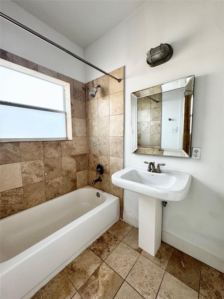 612 E 29th Street - Photo 20
