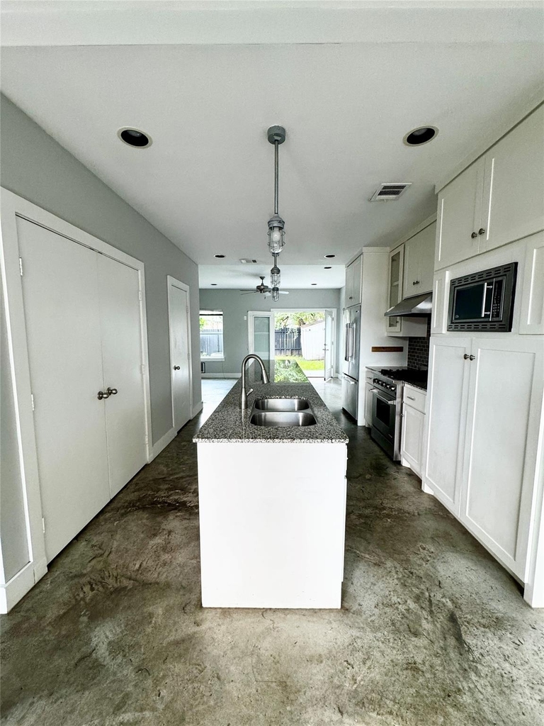 612 E 29th Street - Photo 6
