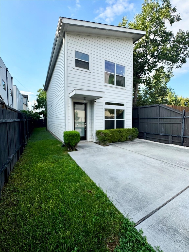 612 E 29th Street - Photo 3