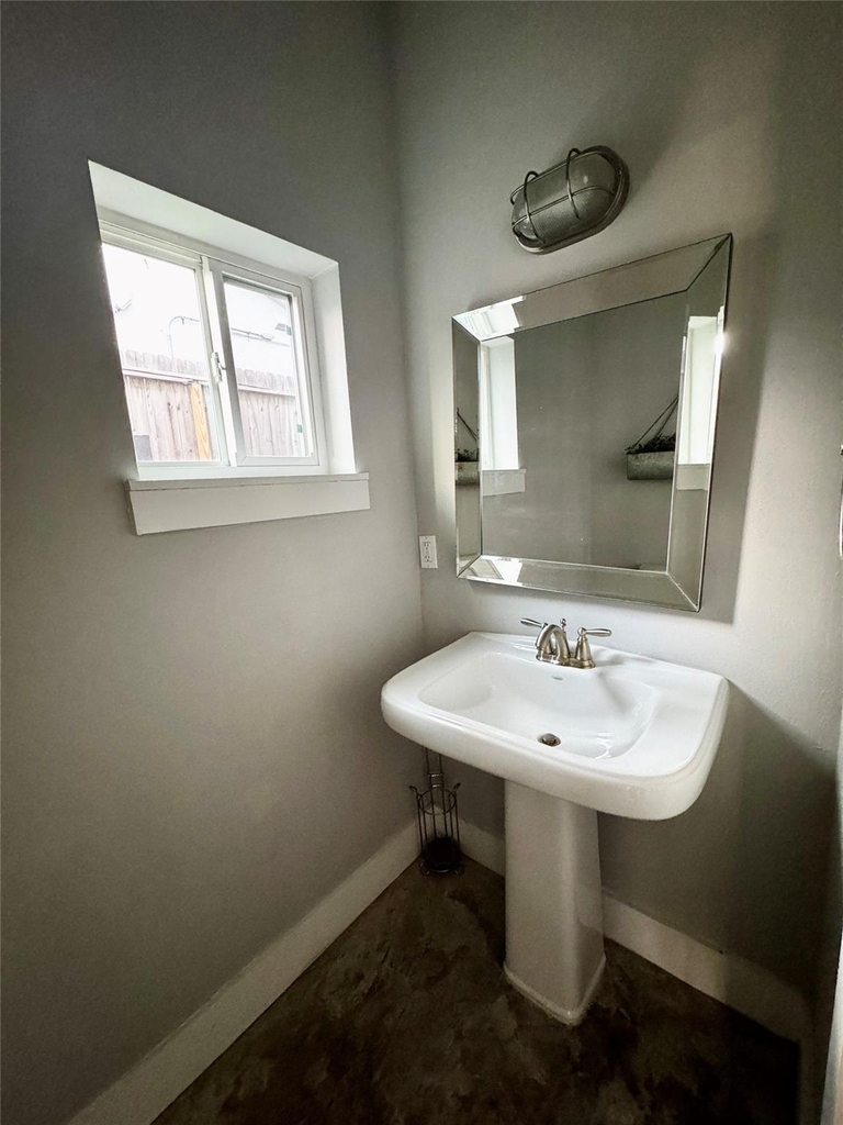 612 E 29th Street - Photo 12