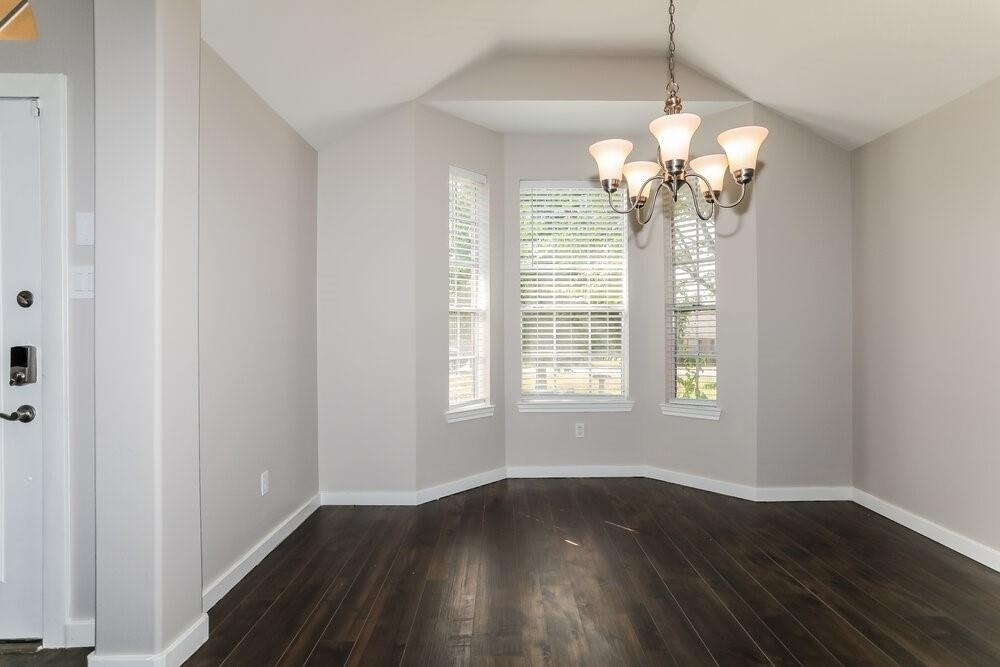 311 Lake View Drive - Photo 3