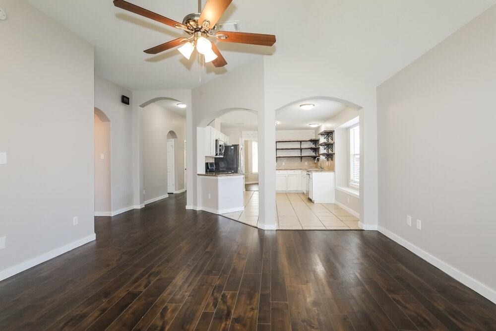 311 Lake View Drive - Photo 2