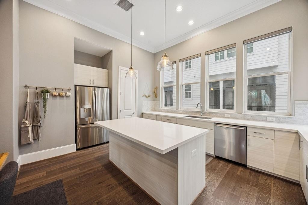 808 Cage Street - Photo 2