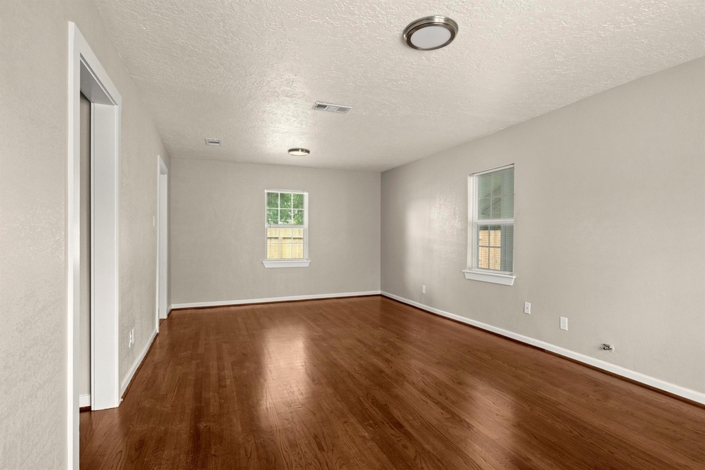 201 N Lenox - Photo 5