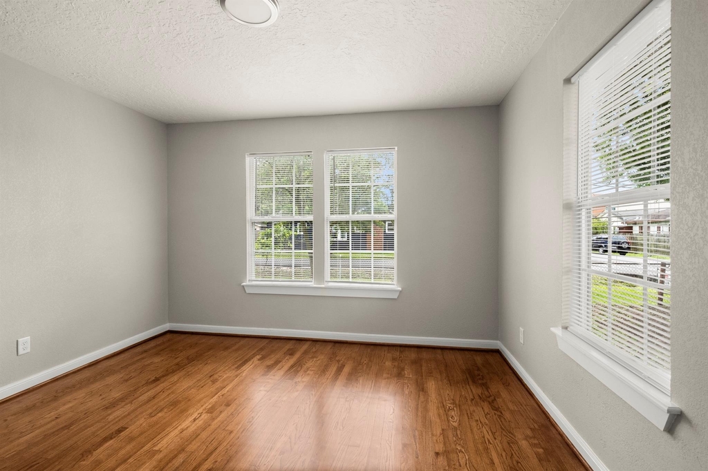 201 N Lenox - Photo 11