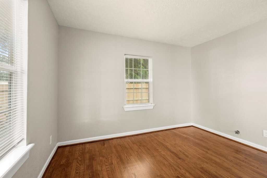 201 N Lenox - Photo 13