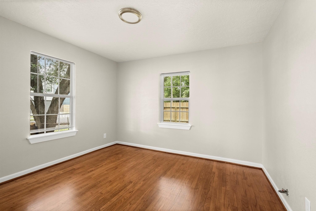 201 N Lenox - Photo 12