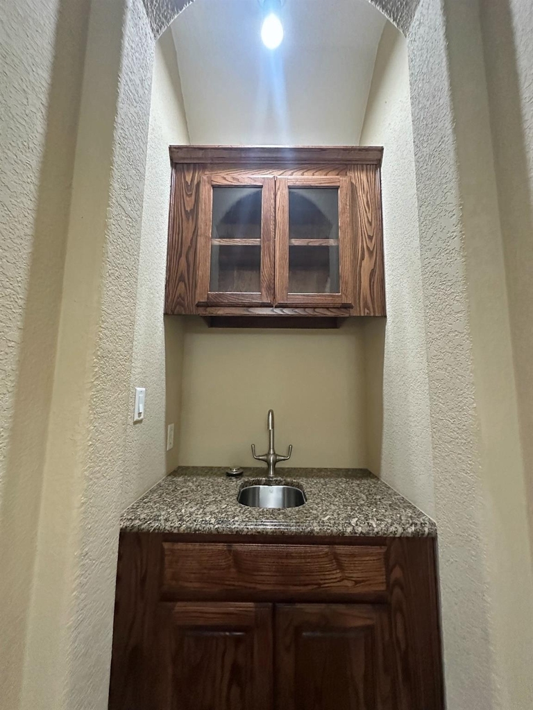 4516 Gilbert Avenue - Photo 3