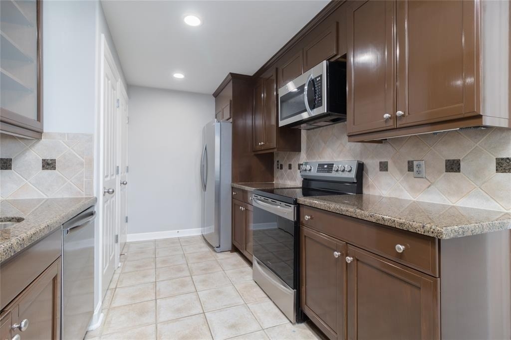 914 Main Street - Photo 3