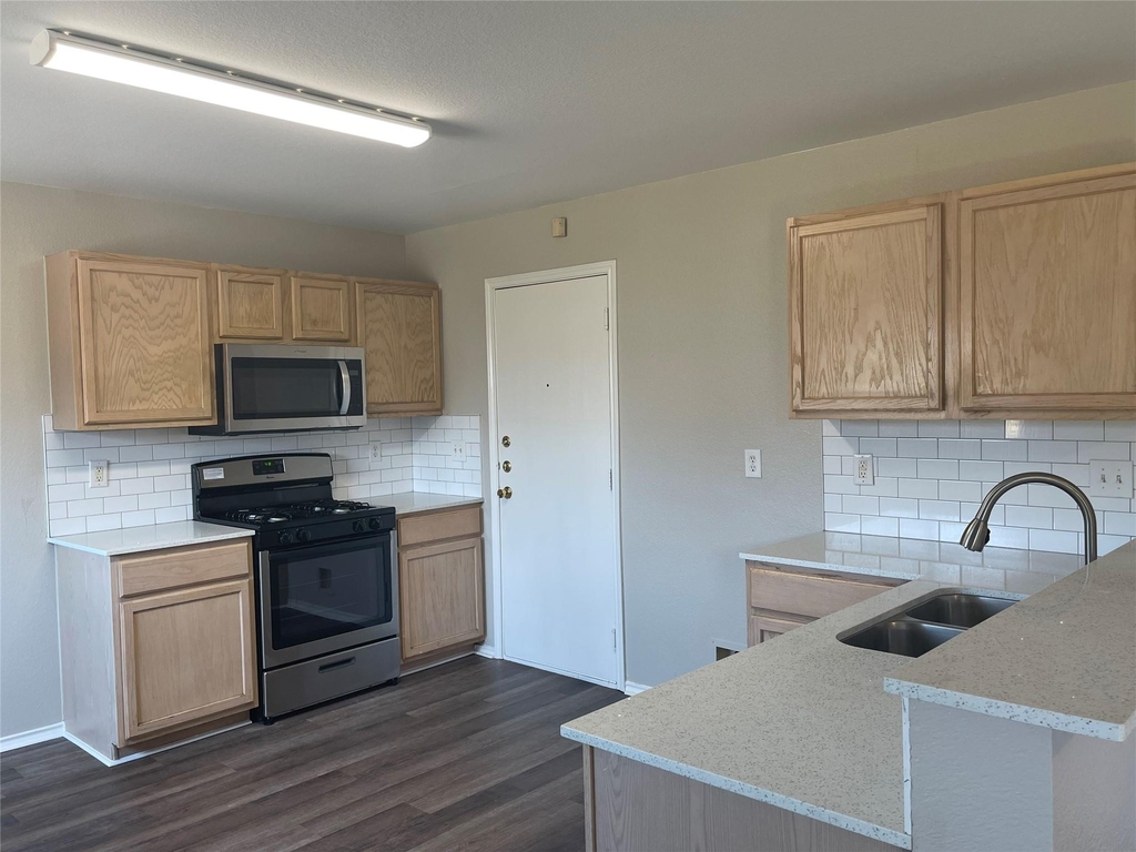19819 Creston Cove Court - Photo 2