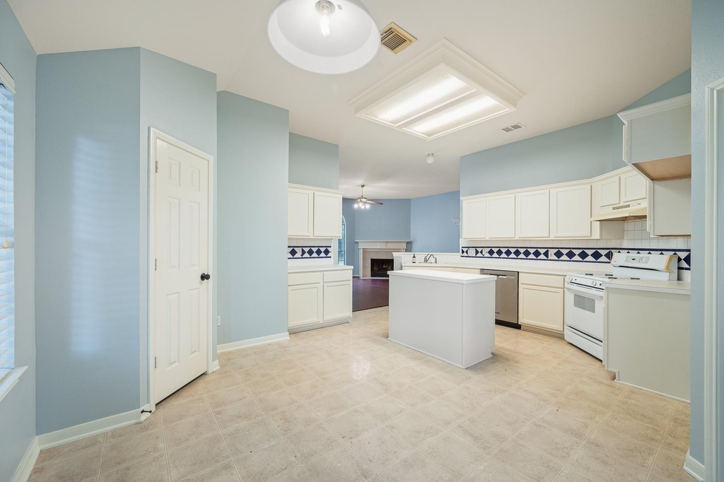 5827 Willow Park Drive - Photo 16
