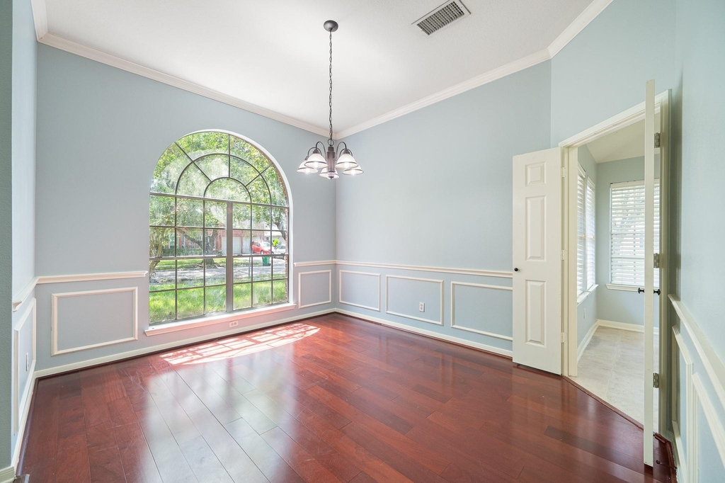 5827 Willow Park Drive - Photo 6