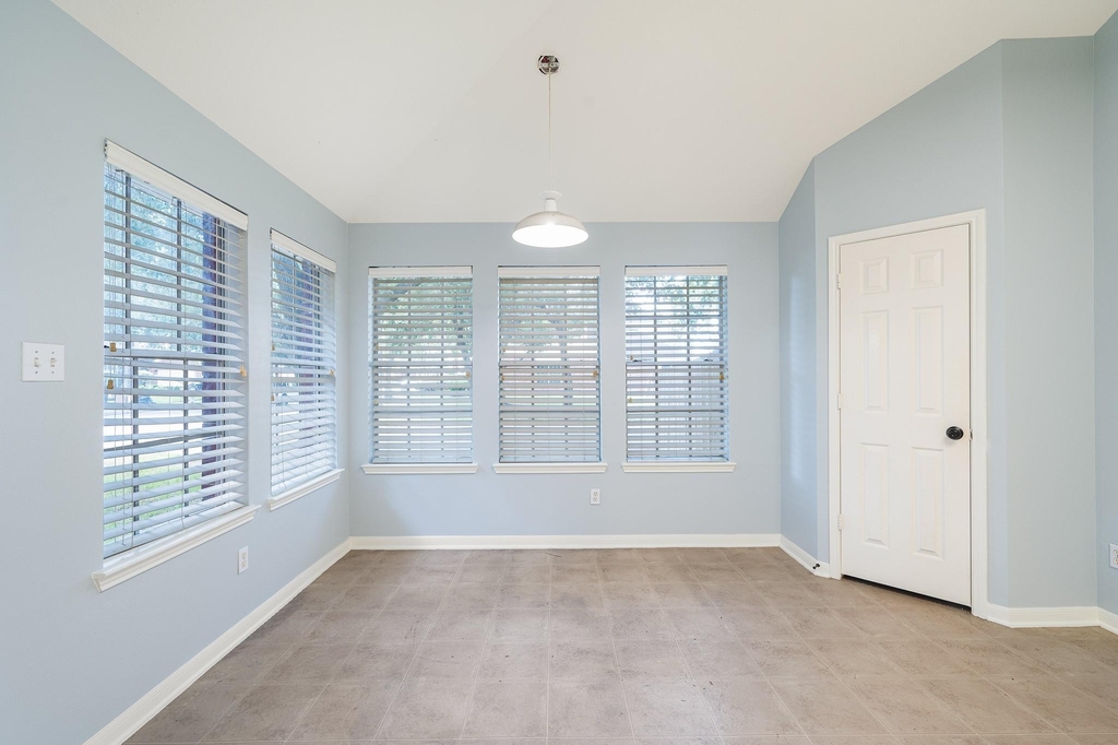 5827 Willow Park Drive - Photo 15