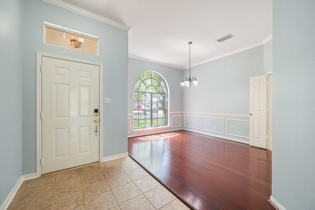 5827 Willow Park Drive - Photo 5