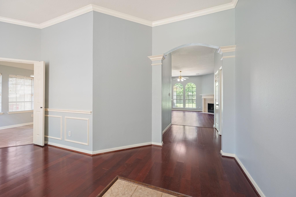 5827 Willow Park Drive - Photo 4