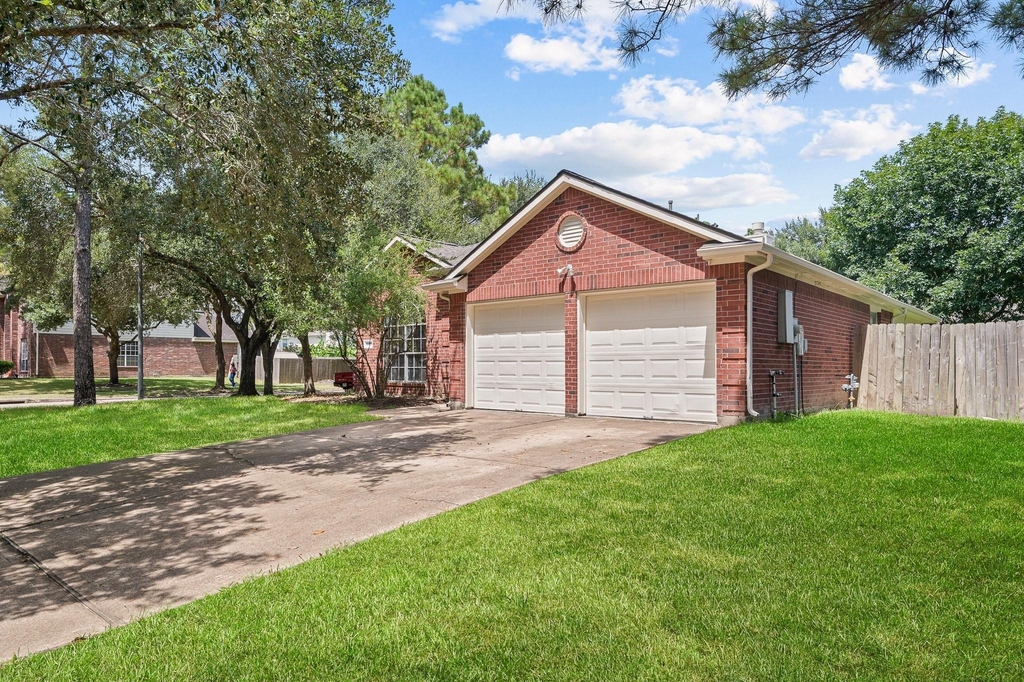5827 Willow Park Drive - Photo 2