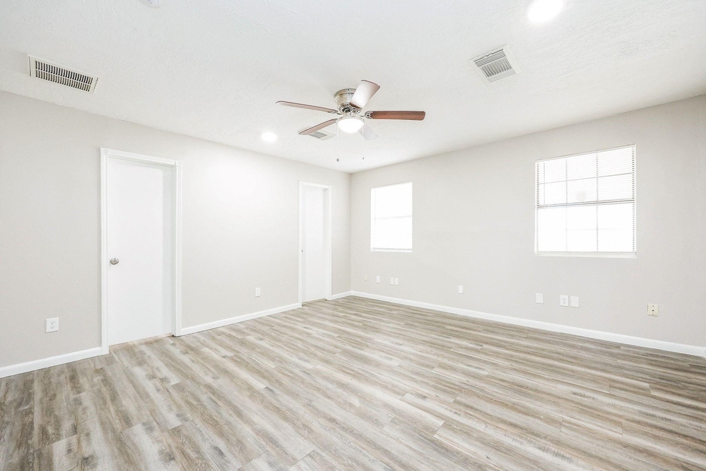 2706 Raymond Street - Photo 10