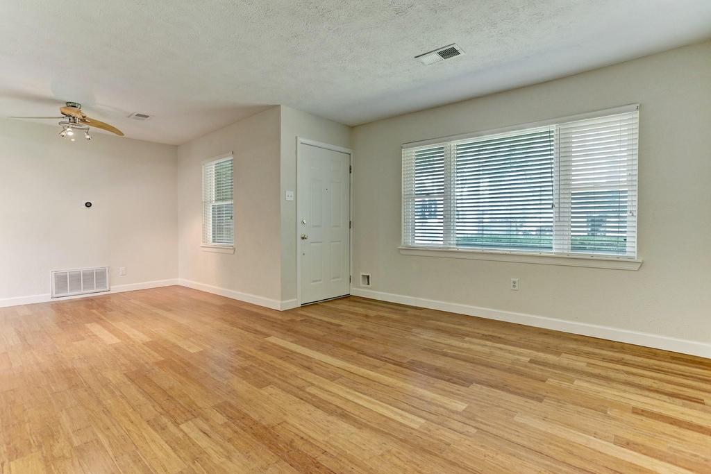 2015 Ebony Lane - Photo 2