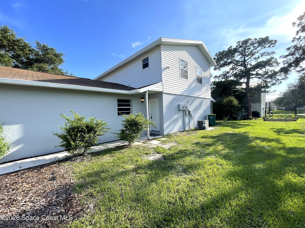 1448 Croftwood Drive - Photo 3