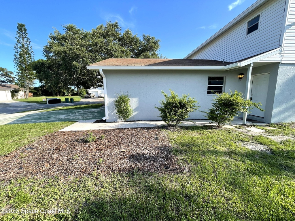 1448 Croftwood Drive - Photo 2