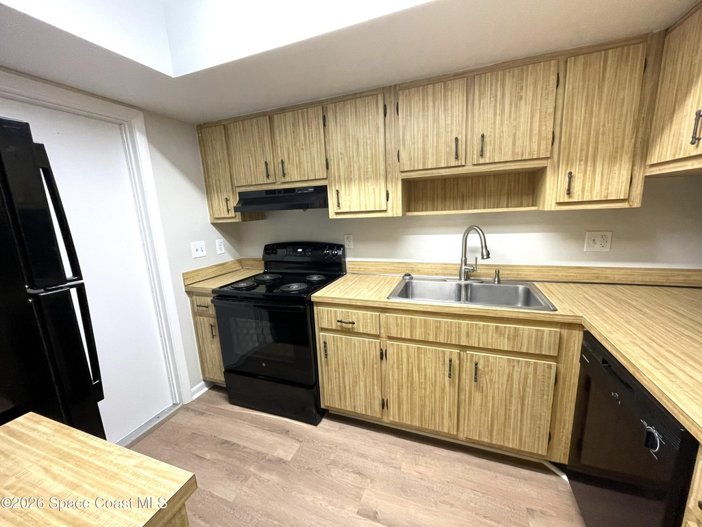 1448 Croftwood Drive - Photo 7