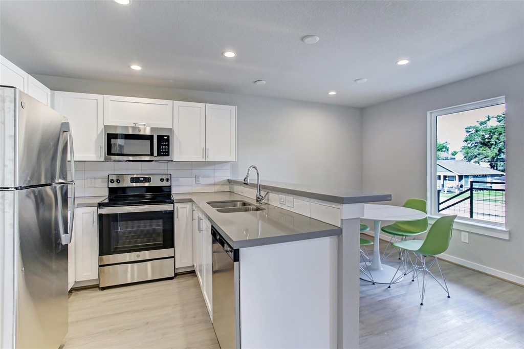 645 E 11th 1/2 Street - Photo 0