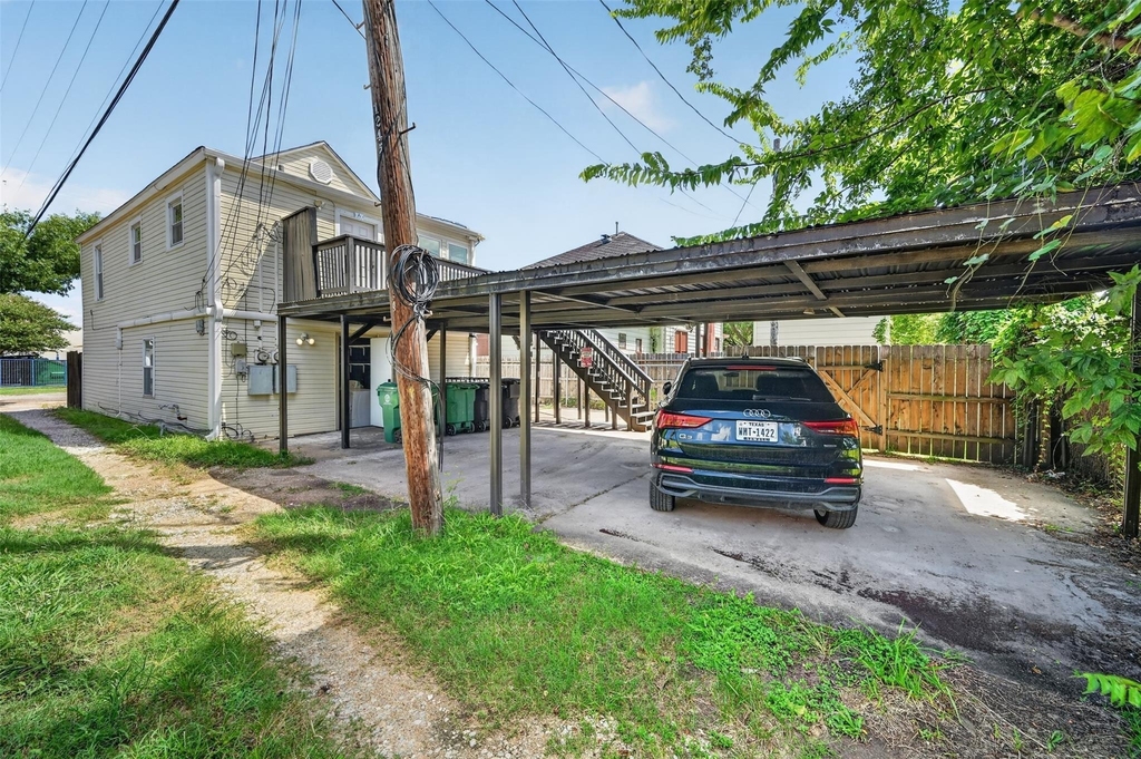 210 W 13th Street - Photo 3