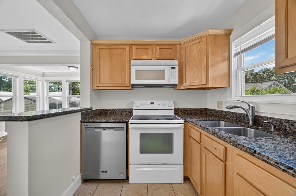 210 W 13th Street - Photo 19