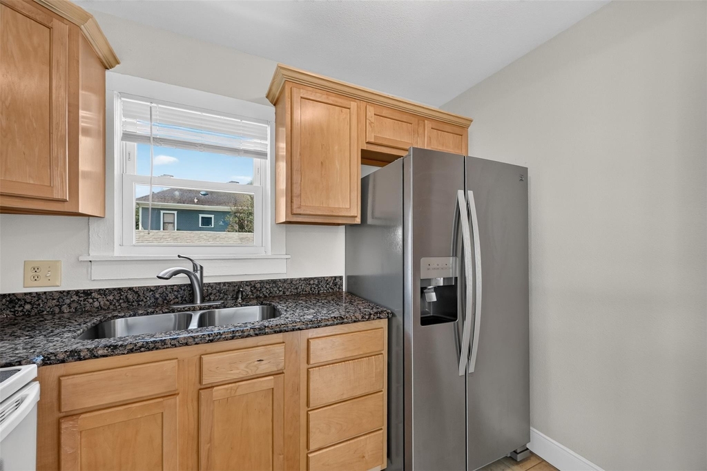 210 W 13th Street - Photo 20