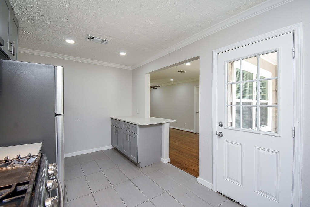7406 Schiller Street - Photo 15