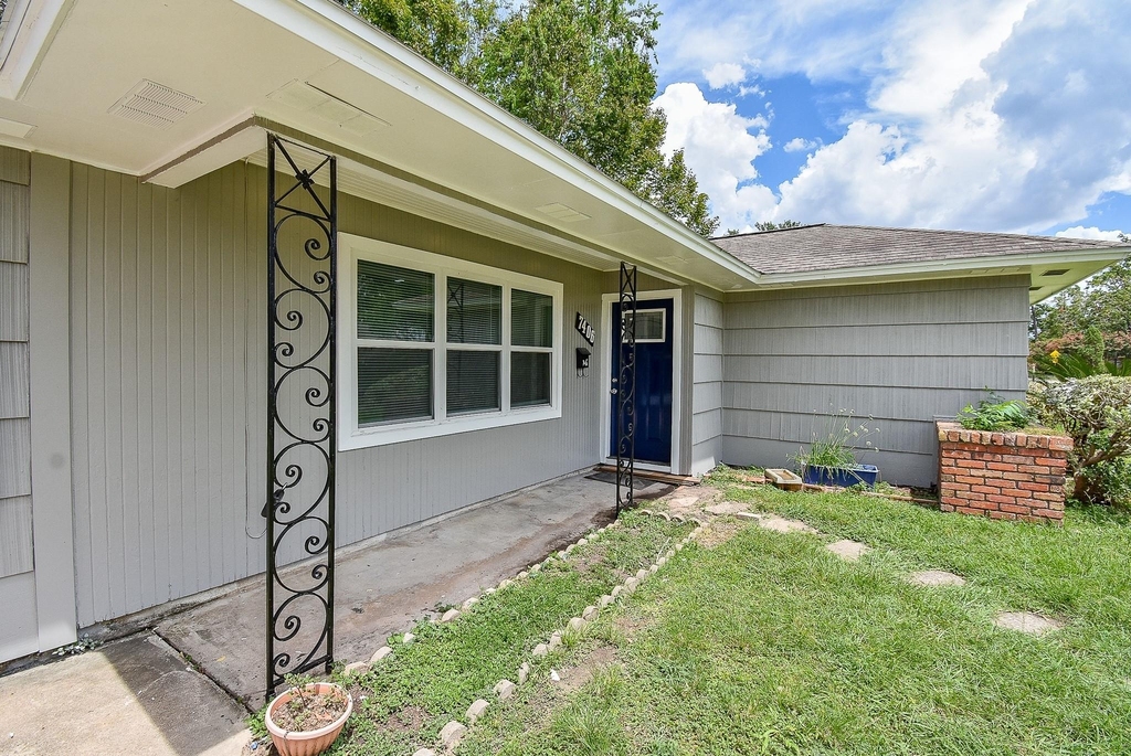 7406 Schiller Street - Photo 2
