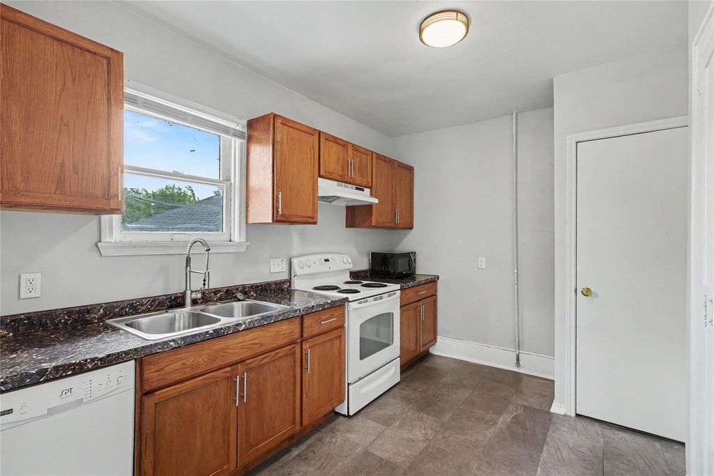 5121 Polk Street - Photo 8