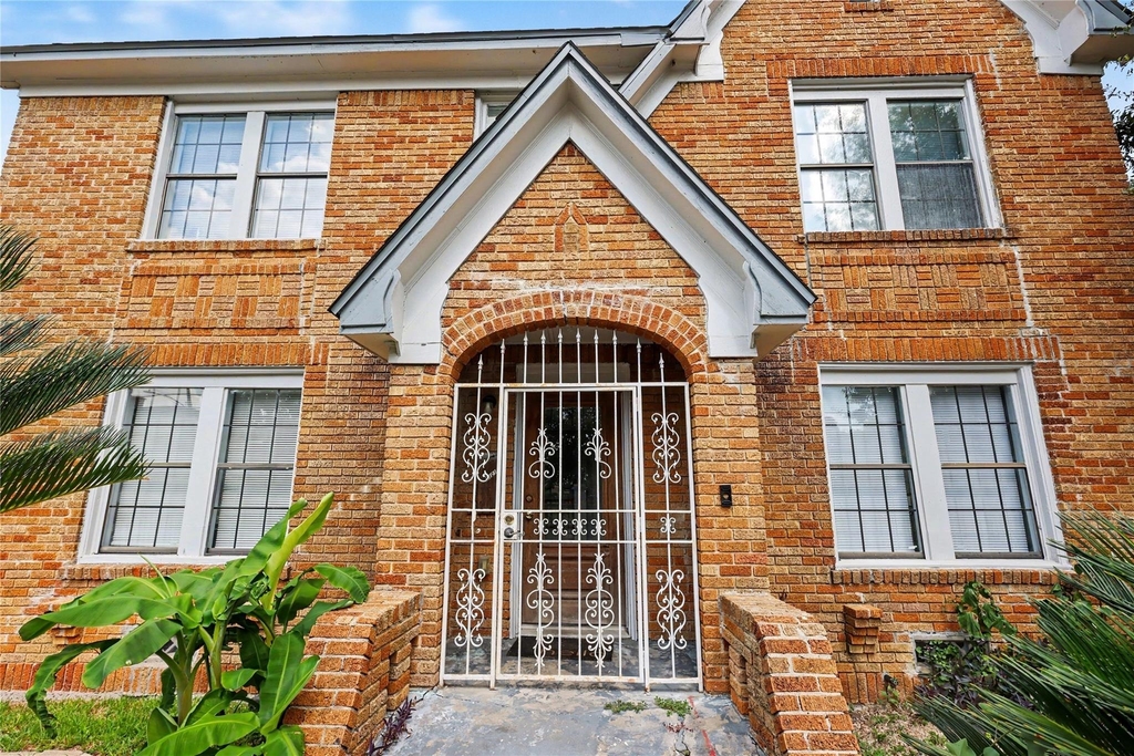 5121 Polk Street - Photo 0