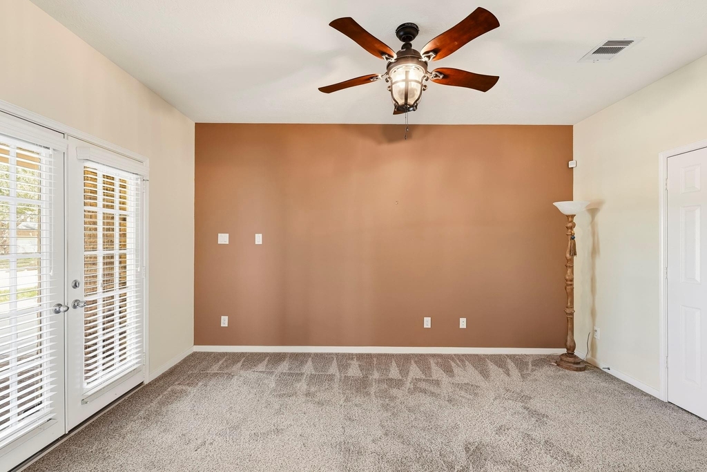 3023 London Lane - Photo 12
