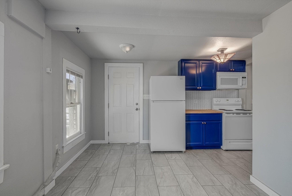 1708 19th St Street - Photo 2