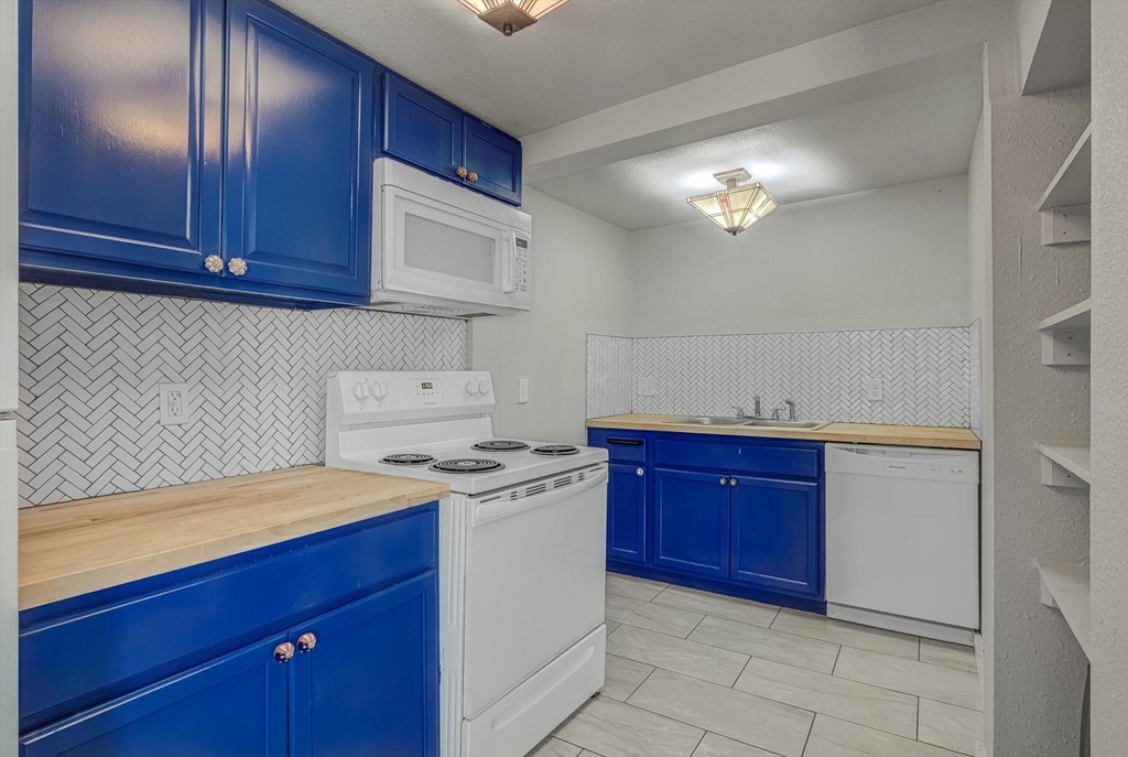 1708 19th St Street - Photo 3