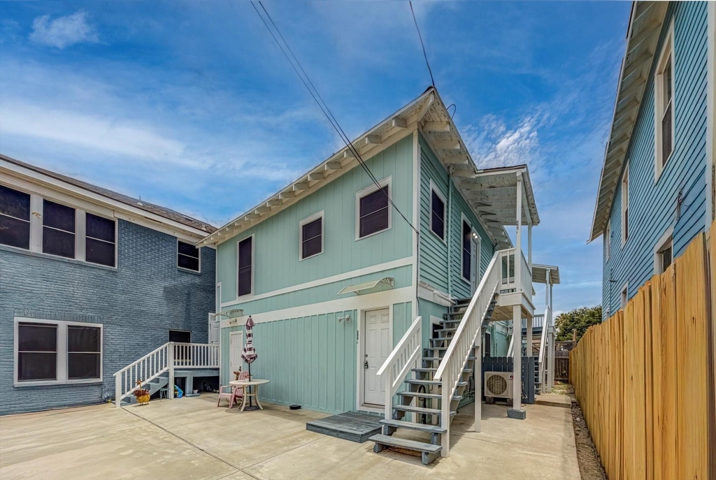 1708 19th St Street - Photo 1