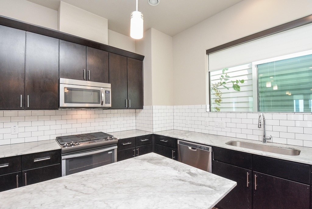 3315 Cline Street - Photo 20