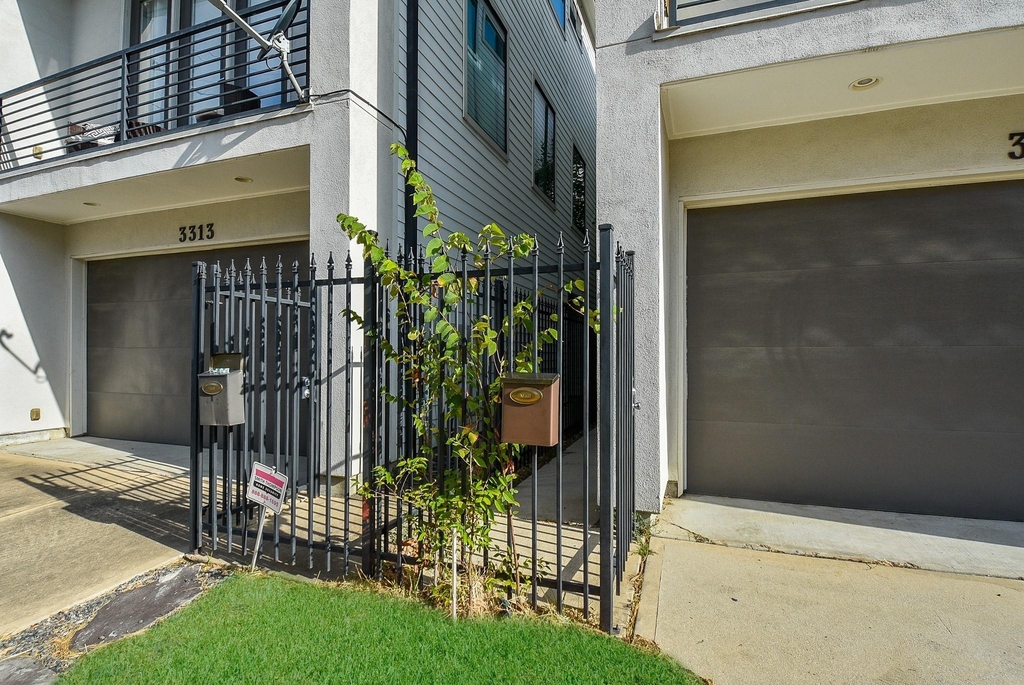 3315 Cline Street - Photo 2